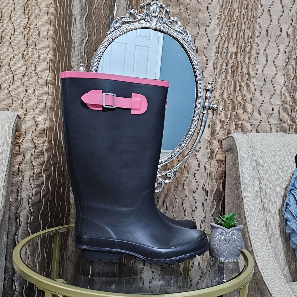 Jileon Wide calf rain boots Black and pink size 8